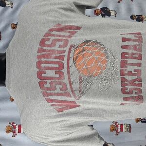 Wisconsin University Basketball back hoops spell out graphic grey red LG t-shirt